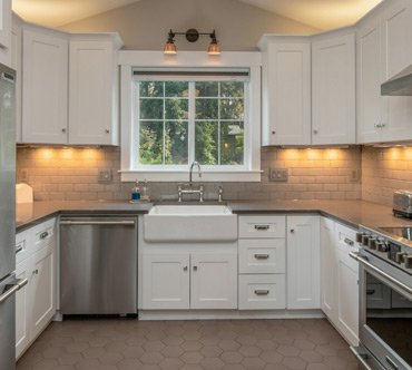 Kitchen and bathroom cabinets showroom in Sacramento area